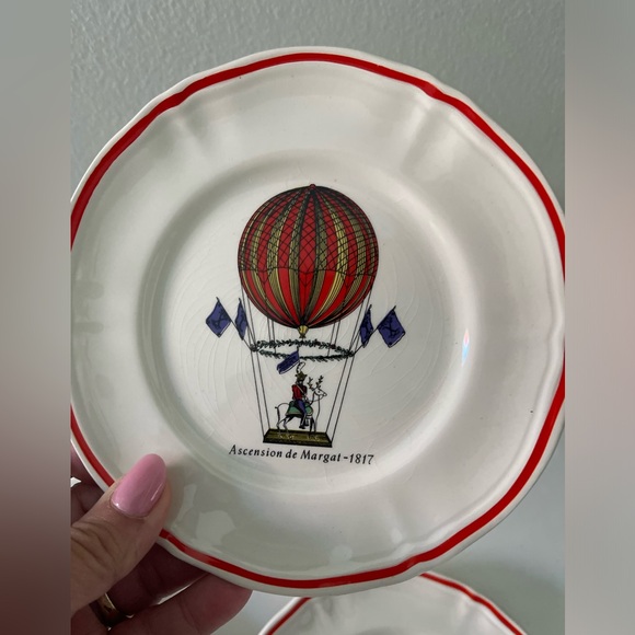 Vintage set of 6 Hand painted Ceramic Hot Air Ballon Plates Longchamp France - Picture 3 of 9